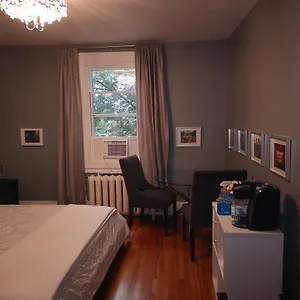 Privatunterkunft With King Bed In Shared 3 Bedroom Downtown, Montréal